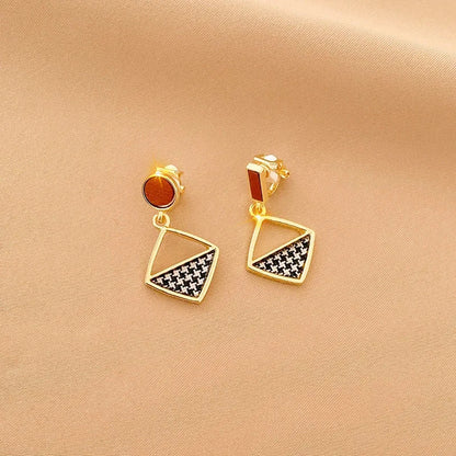 Vintage Personality Ear Clip Without Ear Piercings Advanced Sense Simple Earrings Fashion Temperament Pearl Ear Hanging Girl