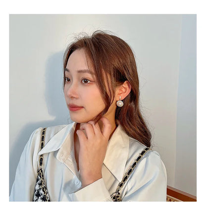Vintage Personality Ear Clip Without Ear Piercings Advanced Sense Simple Earrings Fashion Temperament Pearl Ear Hanging Girl