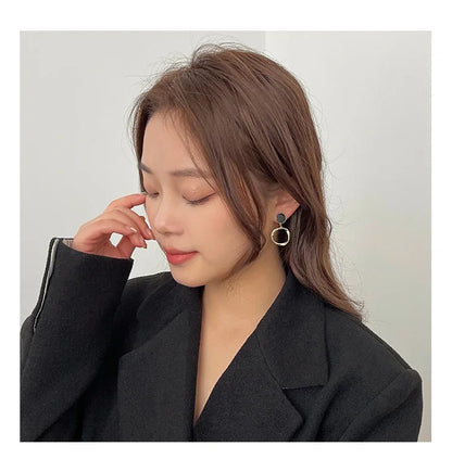 Vintage Personality Ear Clip Without Ear Piercings Advanced Sense Simple Earrings Fashion Temperament Pearl Ear Hanging Girl