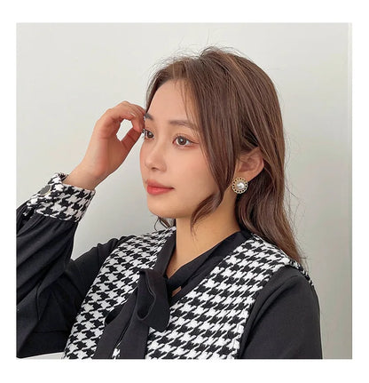 Vintage Personality Ear Clip Without Ear Piercings Advanced Sense Simple Earrings Fashion Temperament Pearl Ear Hanging Girl