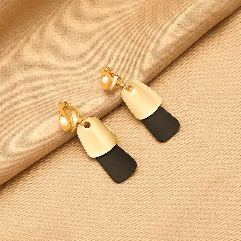 Vintage Personality Ear Clip Without Ear Piercings Advanced Sense Simple Earrings Fashion Temperament Pearl Ear Hanging Girl