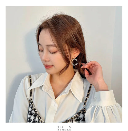 Vintage Personality Ear Clip Without Ear Piercings Advanced Sense Simple Earrings Fashion Temperament Pearl Ear Hanging Girl